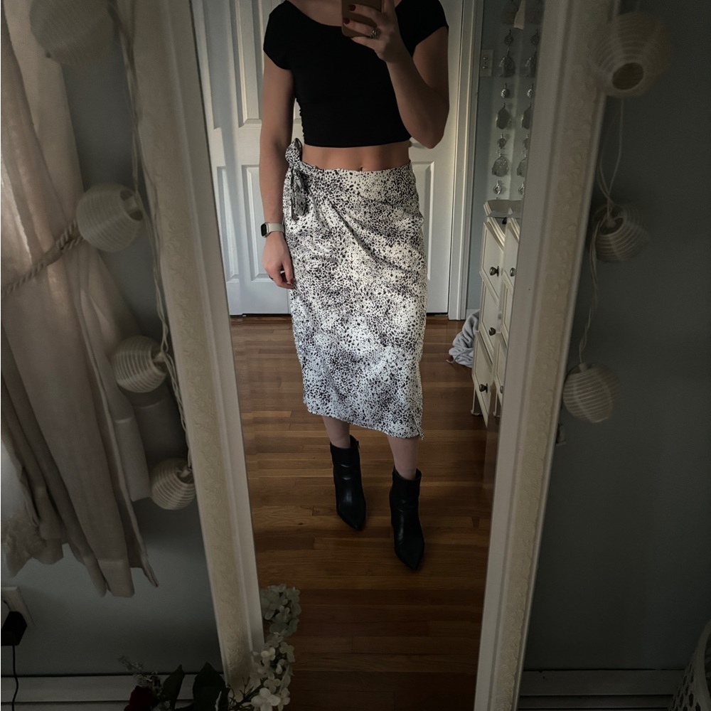 Cheetah/ leopard print side tie skirt